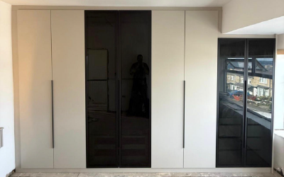 Modern 3-door sliding wardrobe with anthracite frames and soft-close tech.